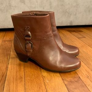 Never Worn! Leather Ankle Boots Clark's 7W